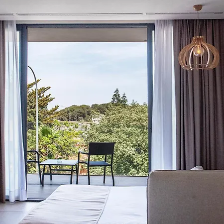 Cosmopolitan Hotel 4*